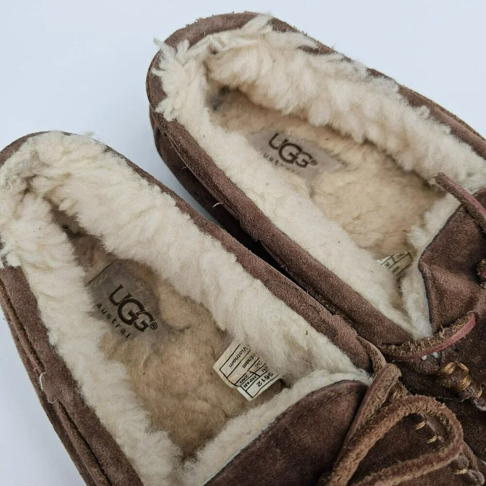 UGG Dakota Moccasin Slippers 7 Espresso Brown Leather Sheepskin Lined Cozy Warm - Picture 3 of 15